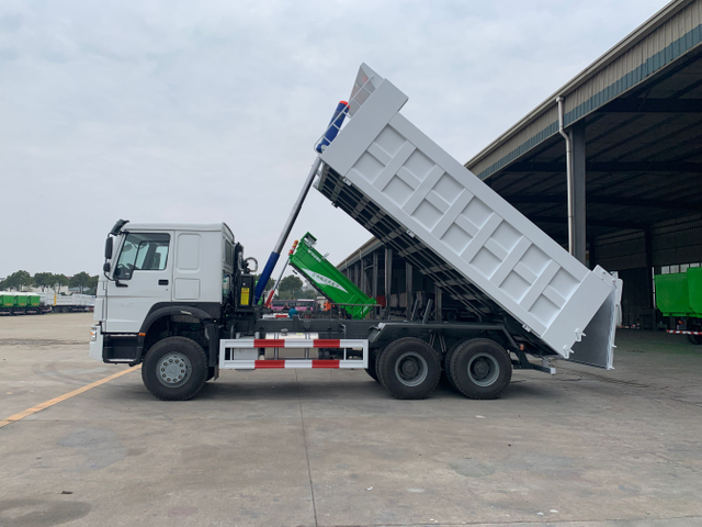 SINOTRUK HOWO 6X4 20CBM Dump Truck for Sand and Stone