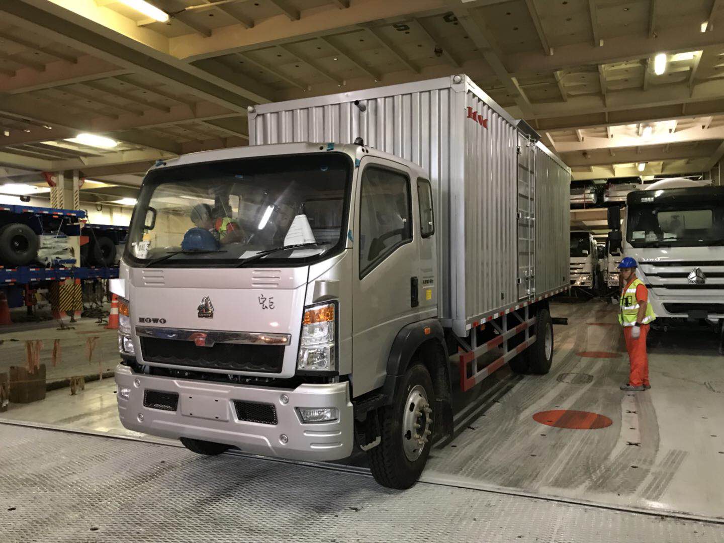 HOWO 4X2 Light Duty Mobile Workshop Maintaining Truck