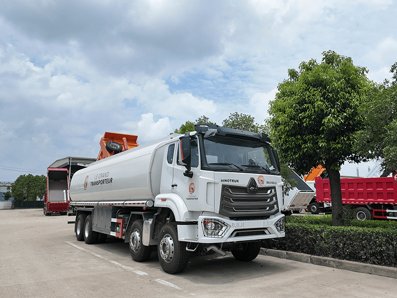 Sinotruk Howo NX 8X4 fuel tanker truck-6