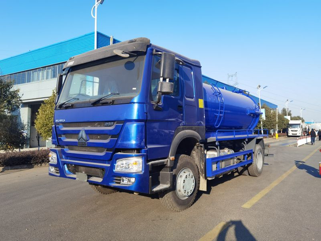 SINOTRUK HOWO 10,000 Heavy Duty Suction Truck 4*2 Suction Truck