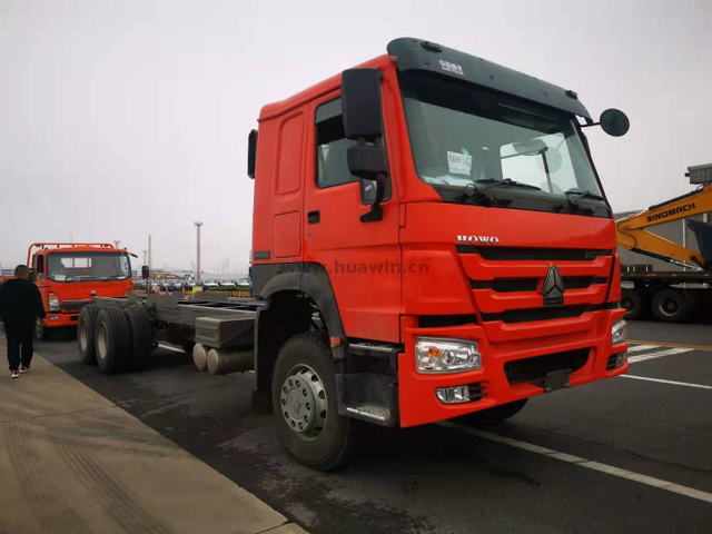 SINOTRUK HOWO 6x4 10 Wheeler Cargo Truck Chassis