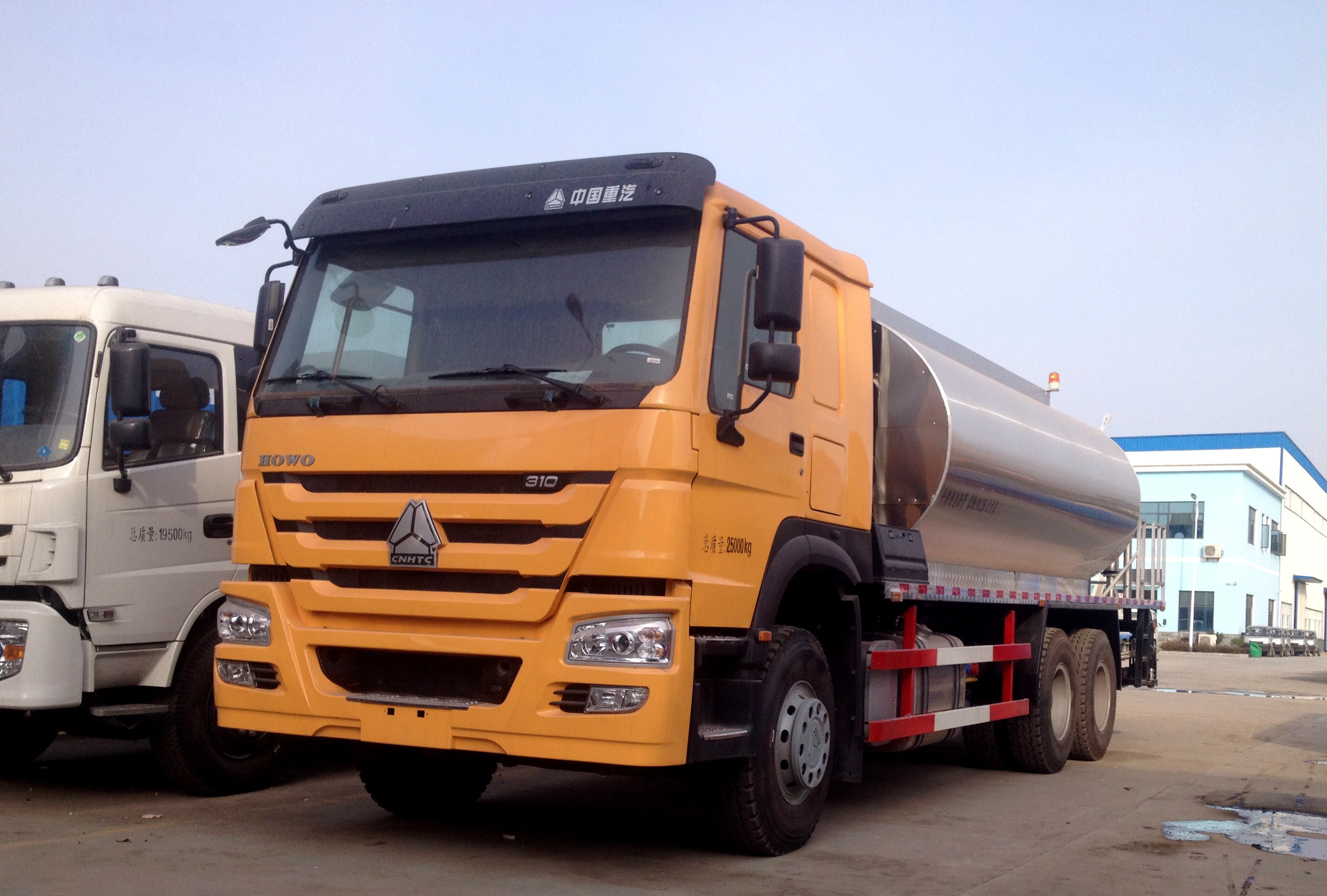 Brand New 4X2 Heavy Loading Bitumen Spray Truck