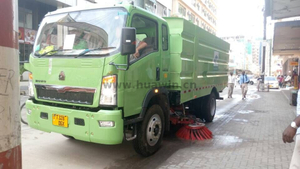 SINOTRUK HOWO 4x2 Road Sweeper & Washing Truck-6CBM