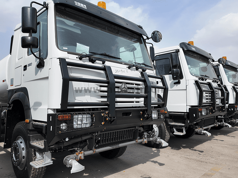 howo sprinkler truck 6x4-9