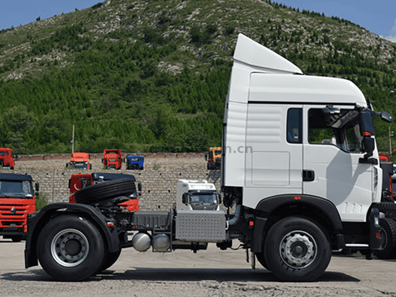 Sinotruk Howo TX 4X2 tractor-1