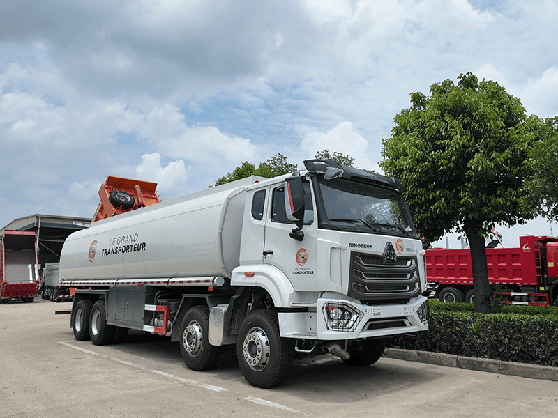 Sinotruk Howo NX 8X4 fuel tanker truck-7