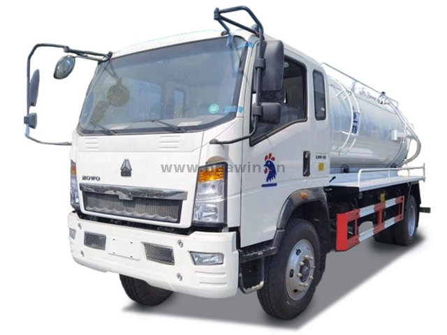 8000 Liters SINOTRUK HOWO 4X2 Sewage Suction Vacuum Tanks