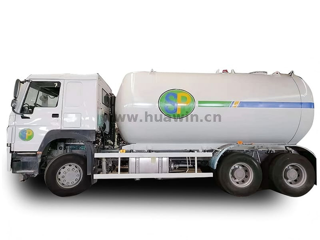 SINOTRUK HOWO LPG Gas Refueling Tank Truck 20~25 CBM