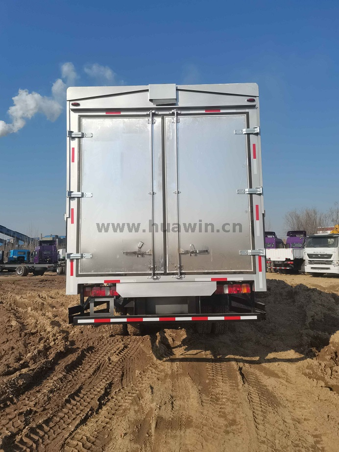 SINOTRUK HOWO 8X4 Aluminum Wing Open Van Truck