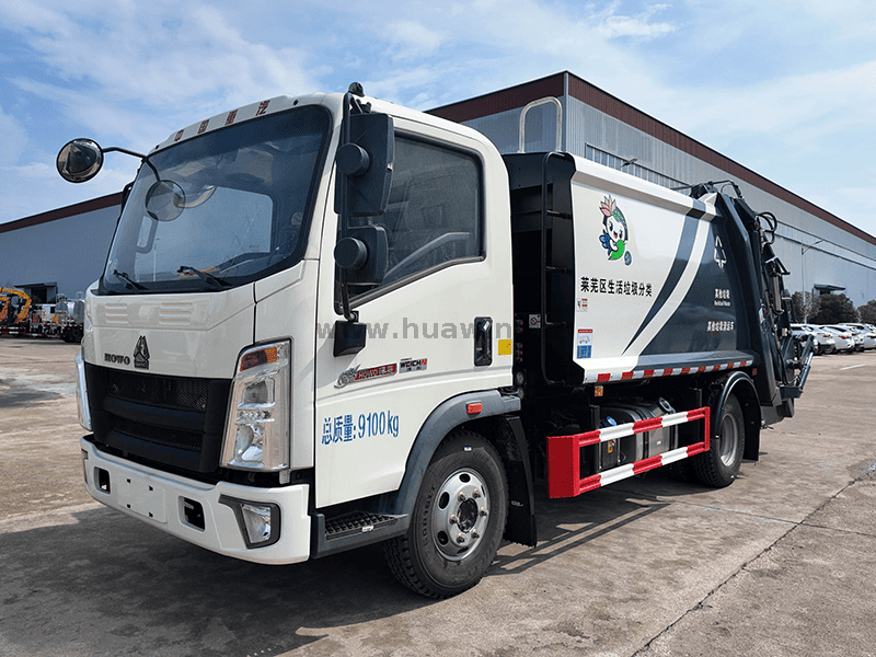 SINOTRUK HOWO Garbage Compactor Truck-4x2-1
