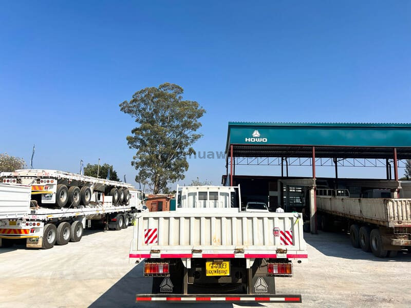 SINOTRUK HOWO 4X2 Light Duty Cargo Truck Dropside Lorry Truck-19