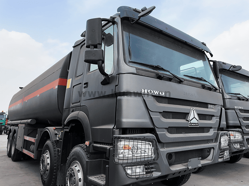 Sinotruk HOWO7 Fuel Tanker Truck 8×4 