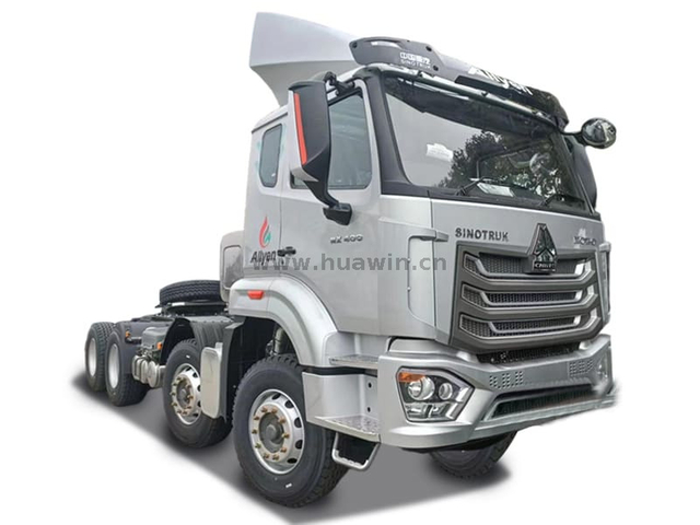 Sinotruk Howo NX 8X4 Tractor (silver)