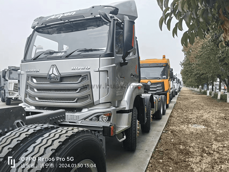 Sinotruk Howo NX 8X4 tractor-6