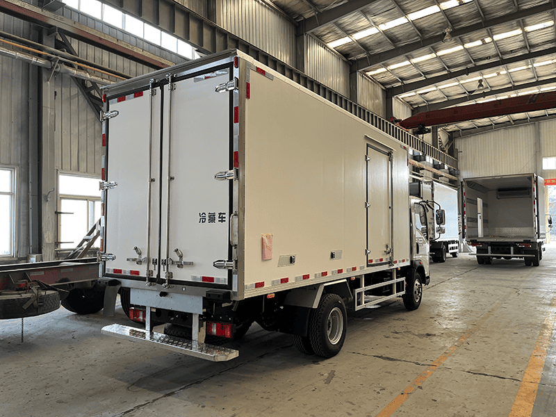 HOWO Refrigerated 4x2 THERMO KING Unit Truck3