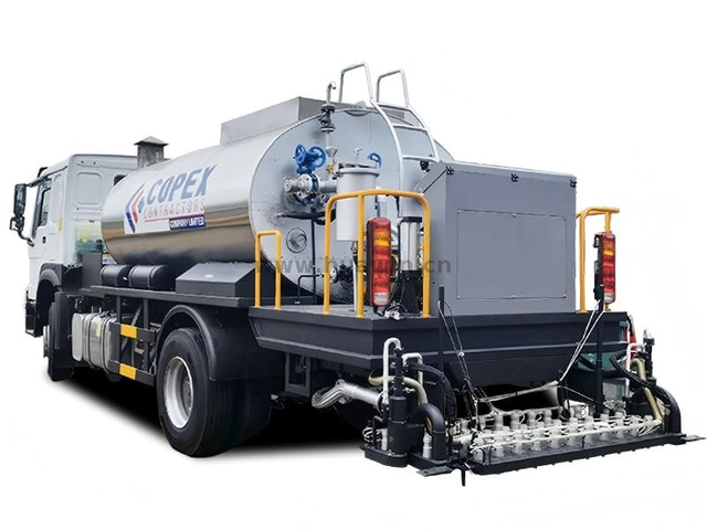 SINOTRUK HOWO Heavy Loading Intelligent Road Maintenance Sprayer