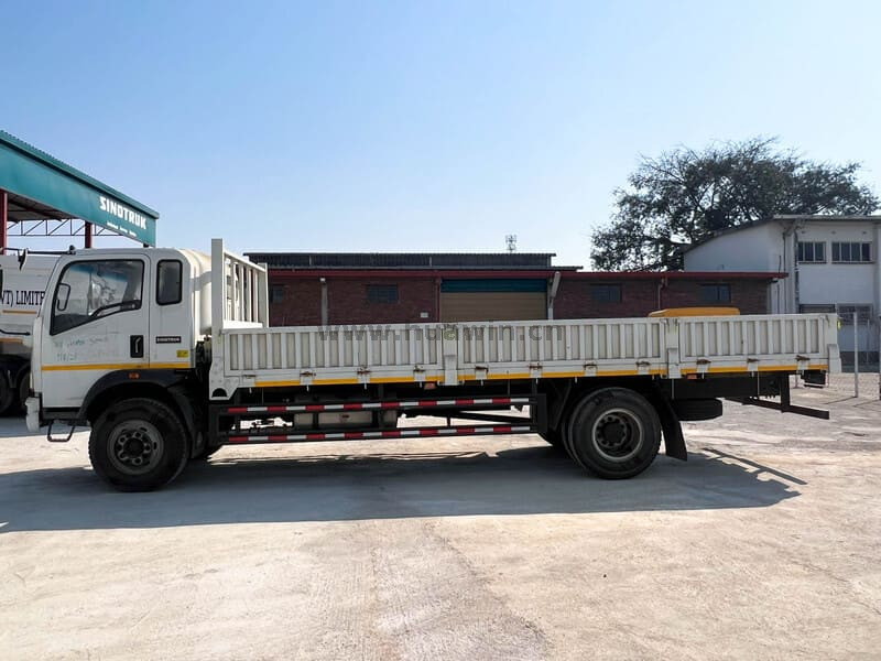 SINOTRUK HOWO 4X2 Light Duty Cargo Truck Dropside Lorry Truck-10