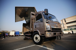 HOWO 4X2 Aluminum Wing Open Van Truck