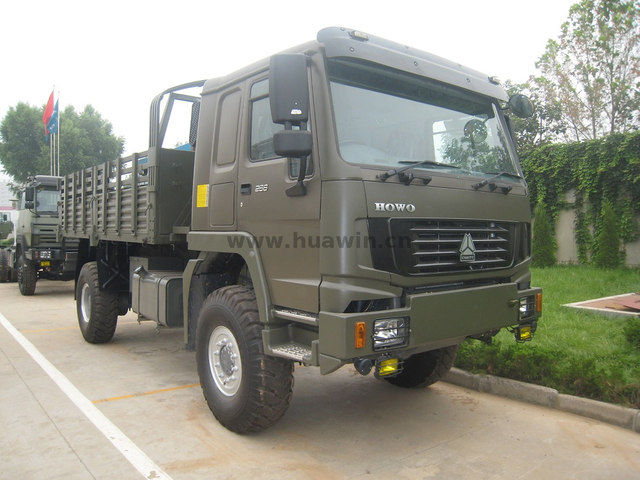 SINOTRUK HOWO 4x4 All-Wheeler-Drive AWD Cargo Truck 