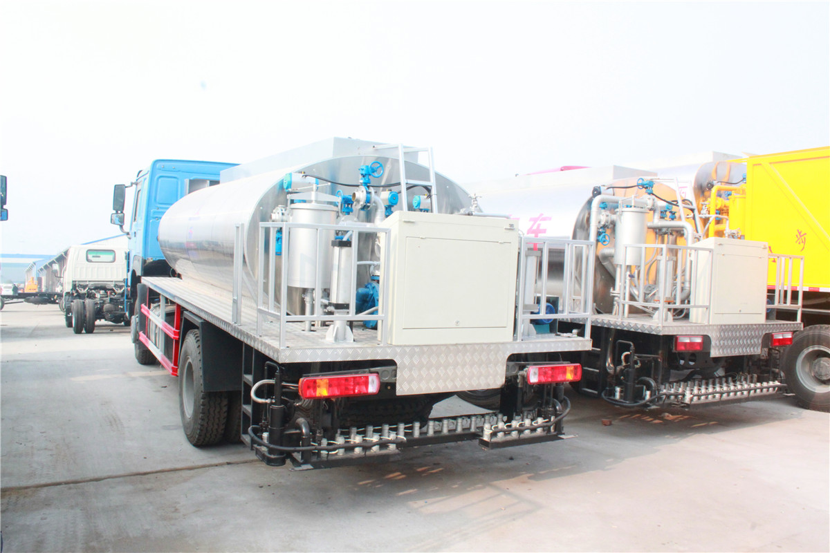 Brand New 4X2 Heavy Loading Bitumen Spray Truck