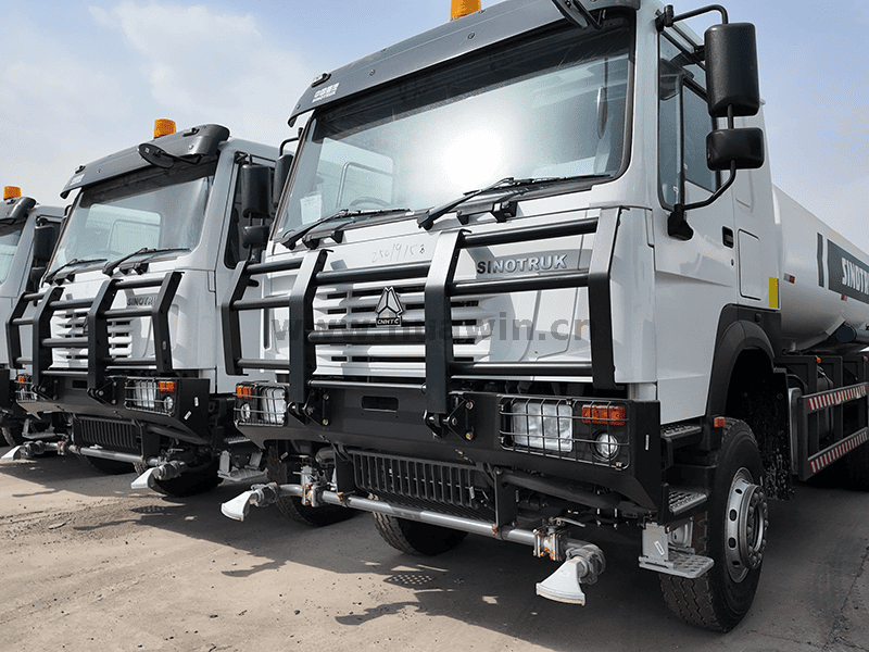 howo sprinkler truck 6x4-10
