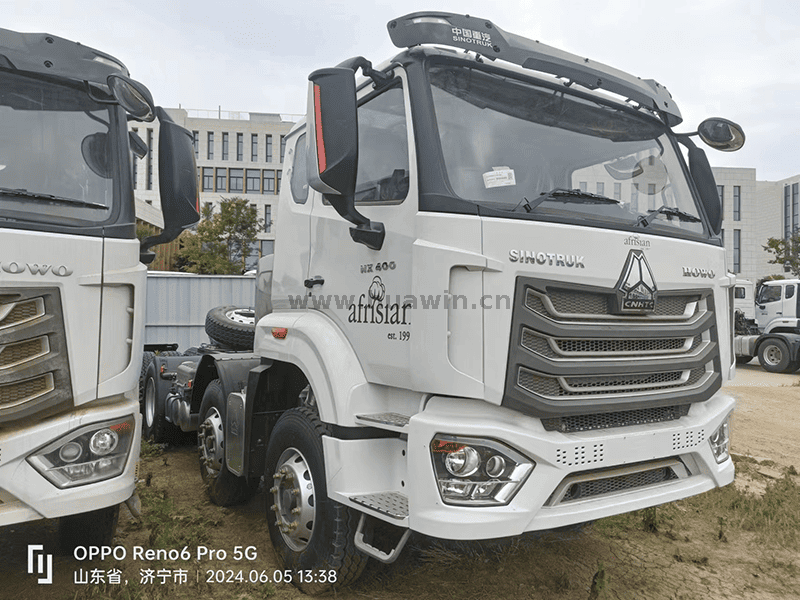Sinotruk Howo NX 8x4 tractor-6