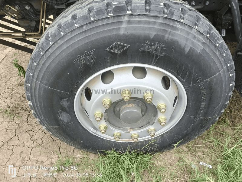 Sinotruk Howo NX 8x4 tractor-9