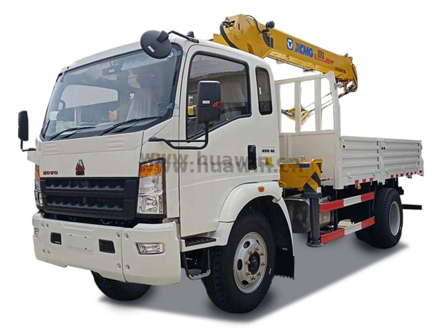SINOTRUK 2 Ton Telescopic Mobile Crane with Light Truck Chassis