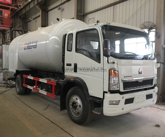SINOTRUK HOWO 6x4 LPG Gas Tank Bobtail Truck