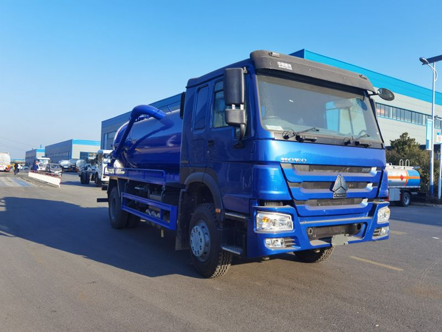 Brand New Howo 10,000liters Suction Truck 4*2 Vacuum Cleaner Truck
