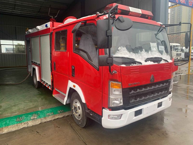 Cummins Engine 3 Cbm Water And 1 Cbm Foam Fire Control Truck