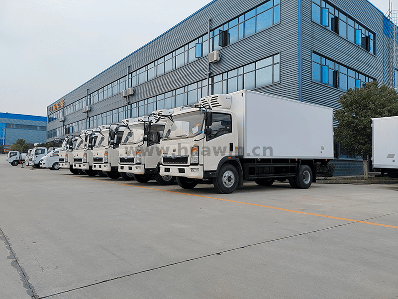 HOWO Refrigerated Truck-Light Truck-4X2-13
