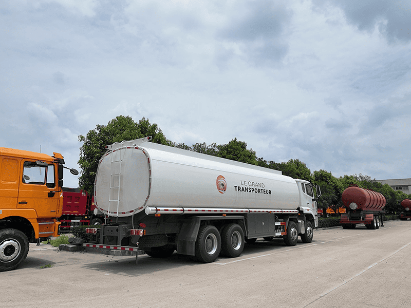 Sinotruk Howo NX 8X4 fuel tanker truck-1
