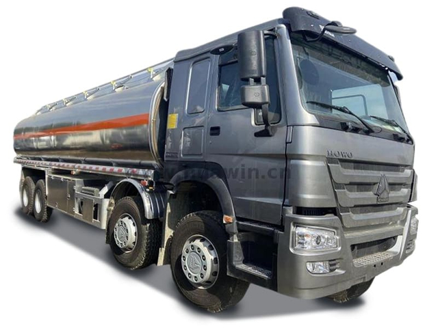 SINOTRUK HOWO 8X4 12 Wheeler Fuel Tanker Truck 30 KL Aluminum Material