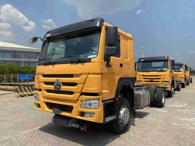 SINOTRUK HOWO 4x2 6 Wheeler Cargo Truck Chassis