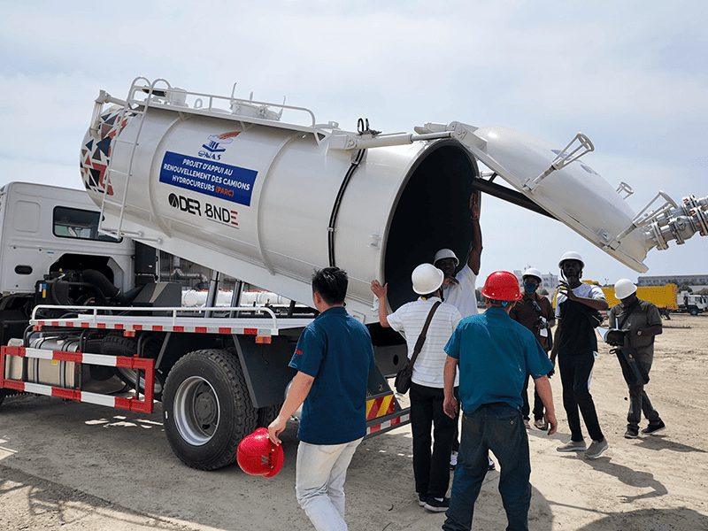 40 Howo7 sewage trucks arrive at Dakar Port