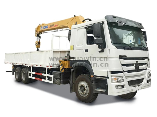 SINOTRUK HOWO 6x4 Crane Truck - 10Ton XCMG Telescopic Boom