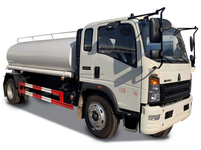 SINOTRUK HOWO 6 wheeler Water Tanker Truck 10,000 Liters