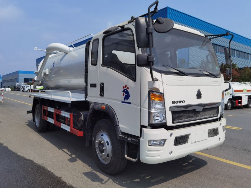 Hot Sell Brand New Suction Truck 4*2 tankers tricycles