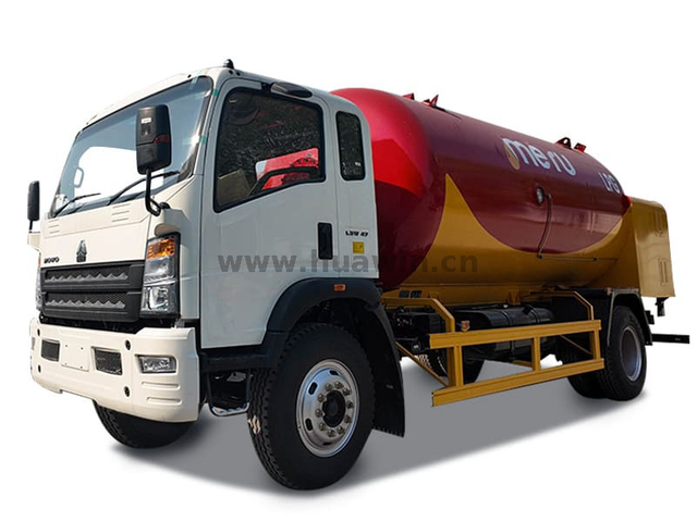 Sinotruk HOWO 4X2 LPG Gas Tank Bobtail Truck 8-15m3