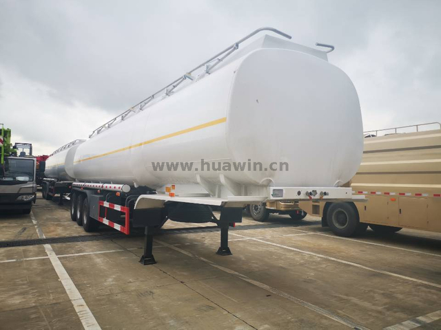 Sinotruk 40000-50000L Oil Tank Truck Fuel Tanker Semi Trailer 