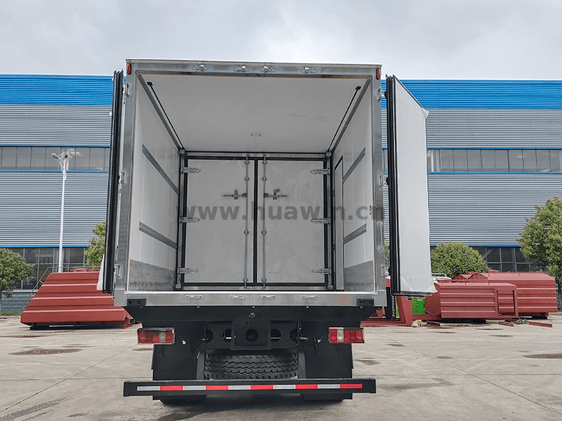 Sinotruk Howo Refrigerated Truck 4x2-8