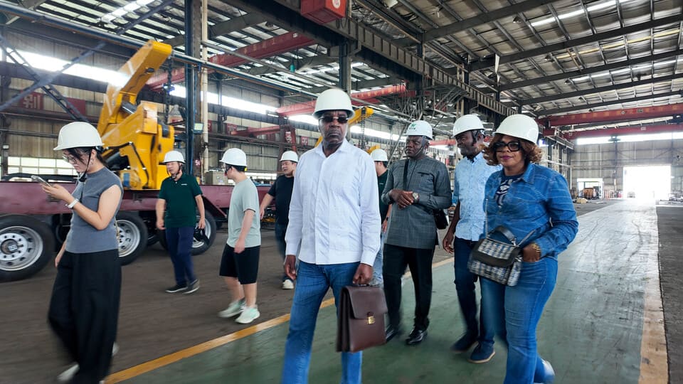 Cameroonian clients visit Hubei Huawin Special Vehicle Co., Ltd-1